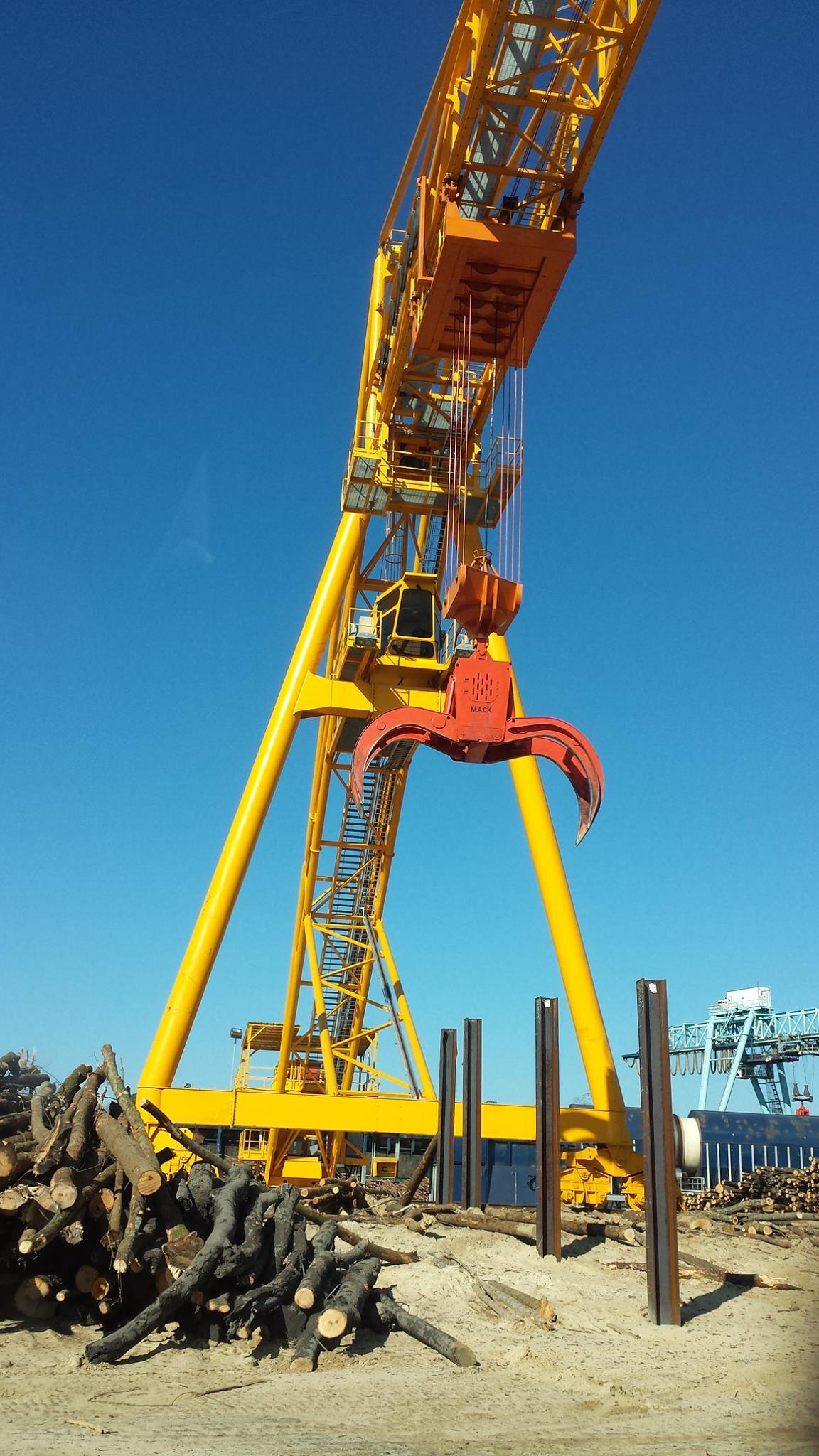 Heavy Equipment Glass Windshield Replacement in Carolina Beach, NC
